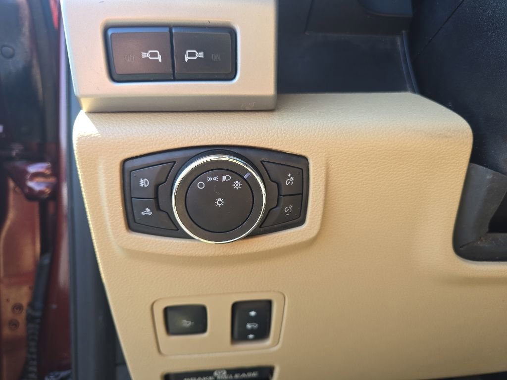 Used 2017 Ford F250 Lariat w/ Lariat Ultimate Package AWD/4WD image 16
