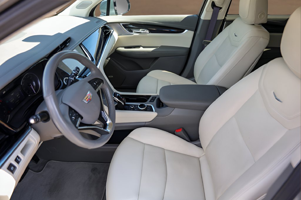 Certified 2025 Cadillac XT6 Premium Luxury FWD image 9