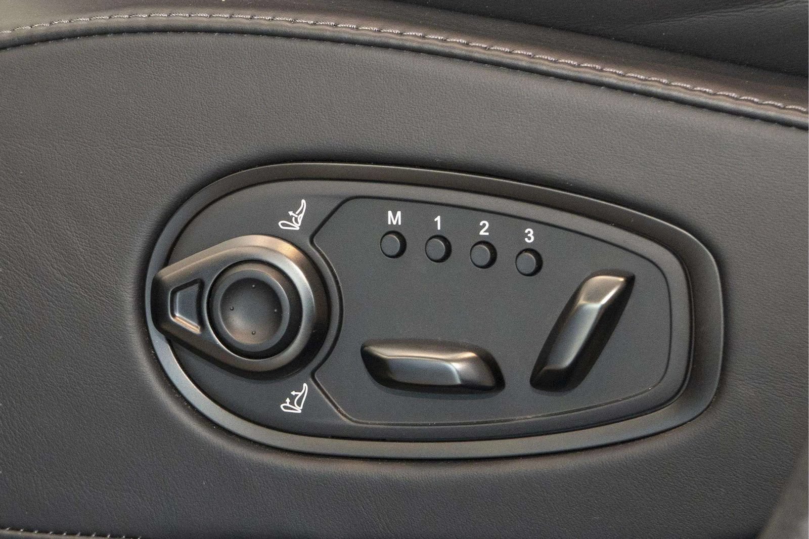 Used 2024 Aston Martin DBX AWD/4WD image 14