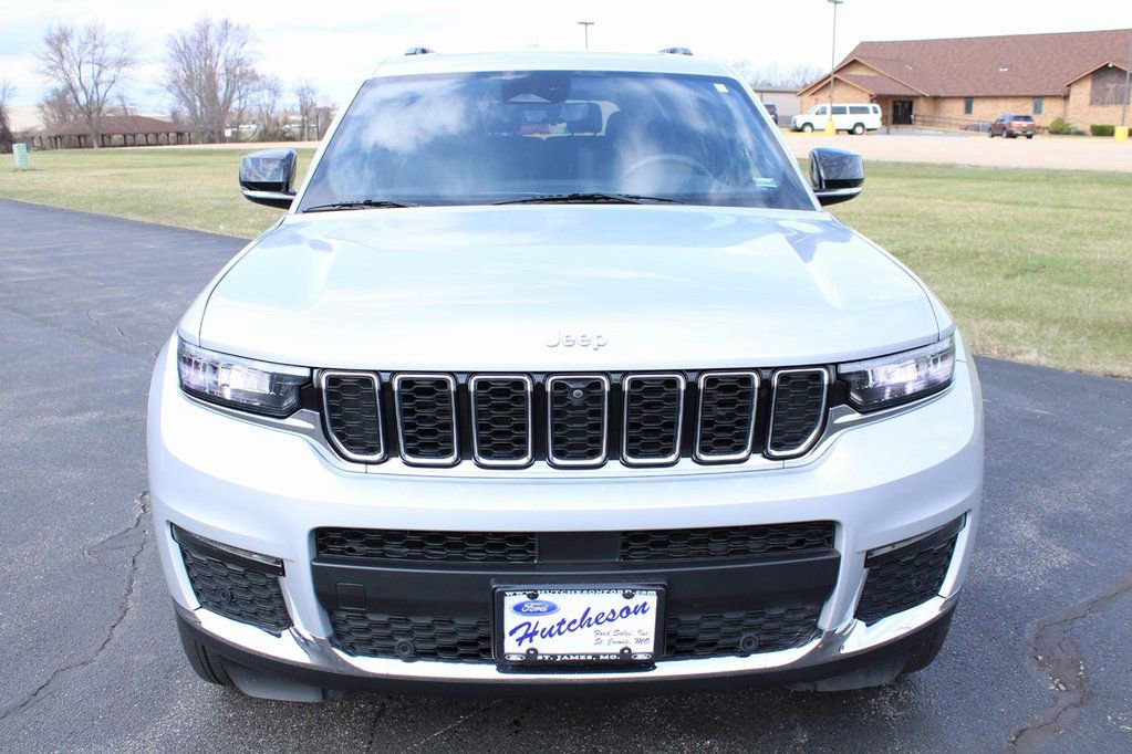 Used 2024 Jeep Grand Cherokee L Limited w/ Luxury Tech Group II image 2