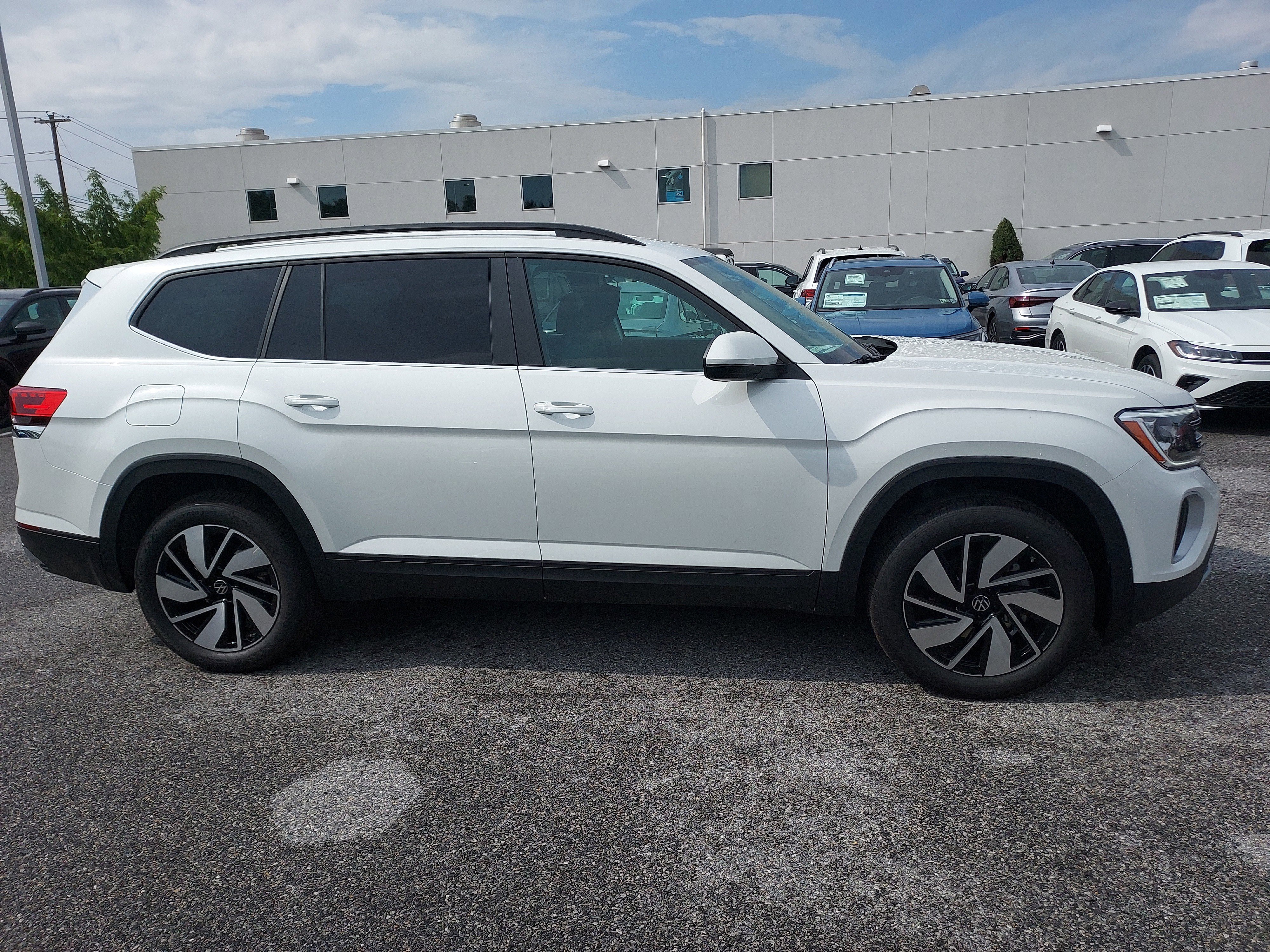 New 2026 Volkswagen Atlas SE image 4
