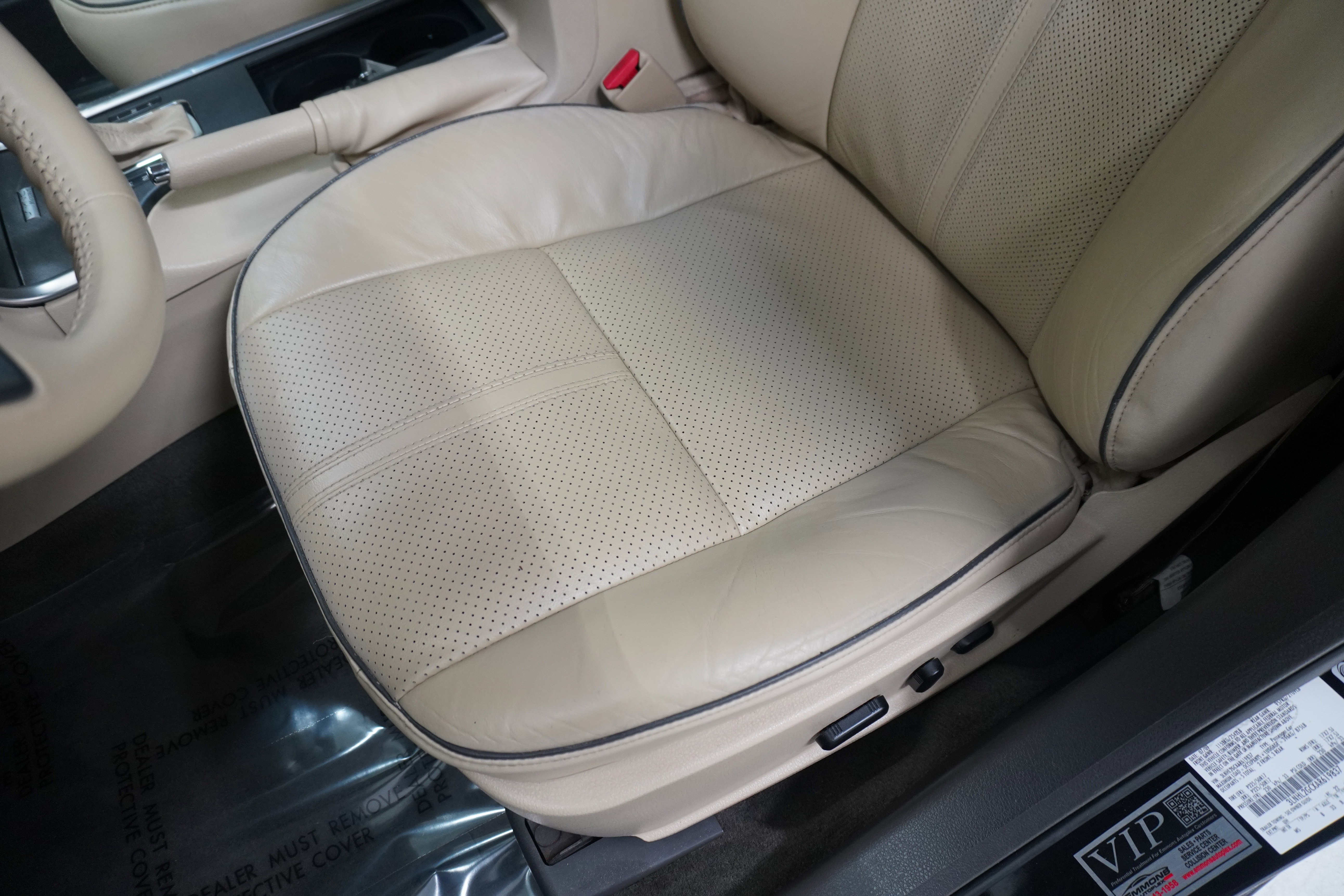 Used 2010 Lincoln MKZ image 11