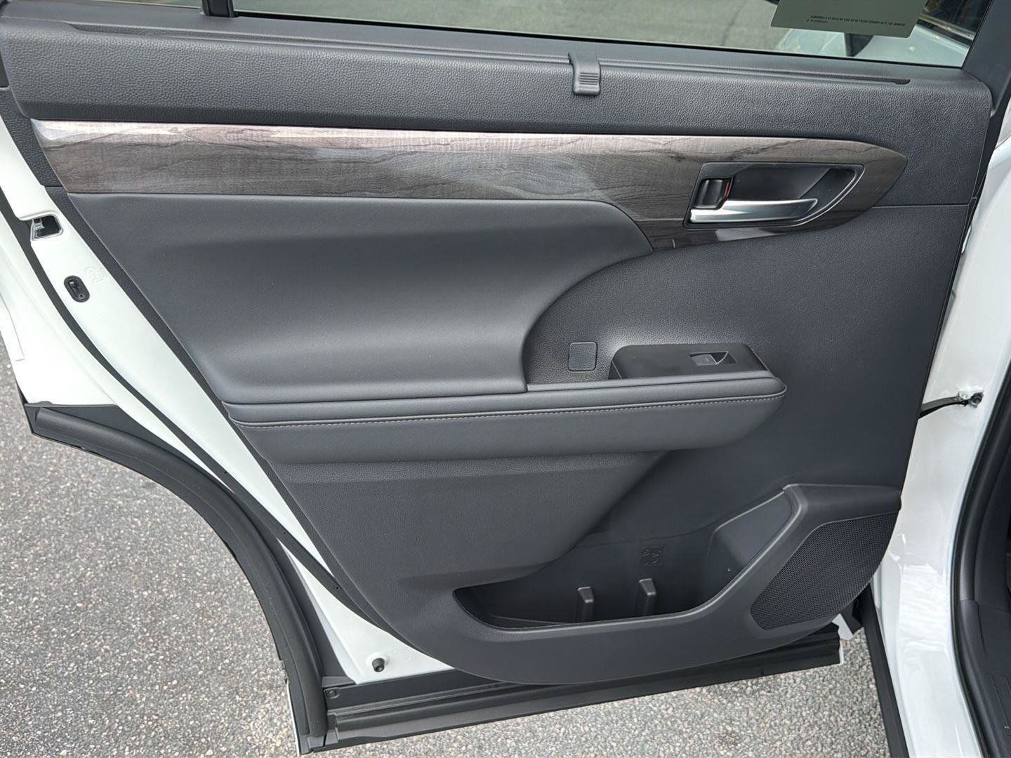 New 2026 Toyota Highlander Limited AWD/4WD image 18