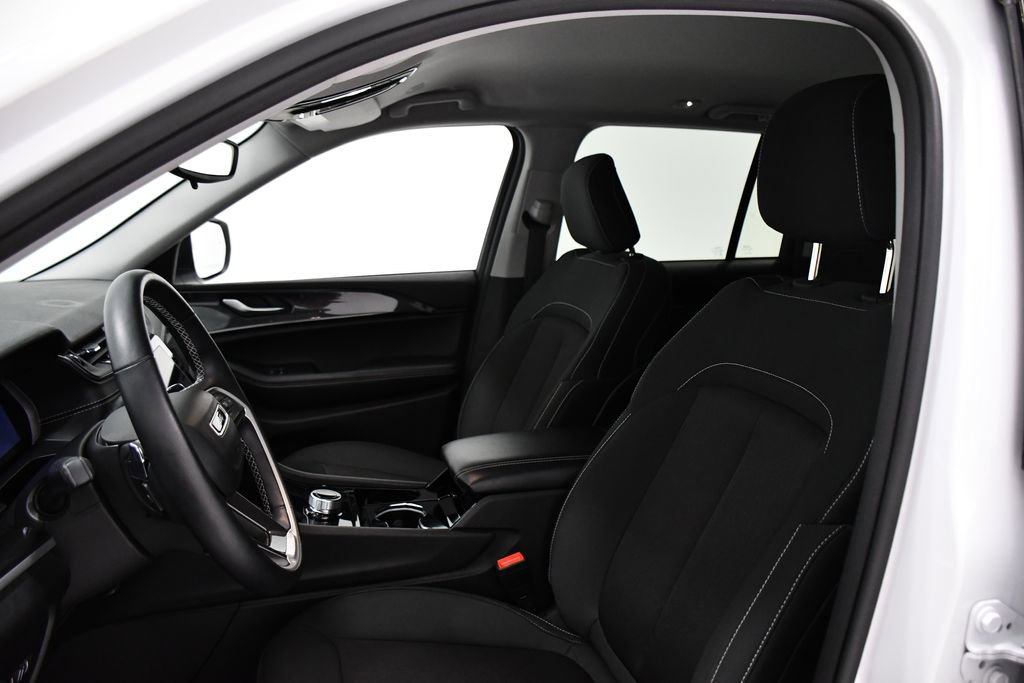 Used 2022 Jeep Grand Cherokee Laredo w/ Luxury Tech Group I image 19