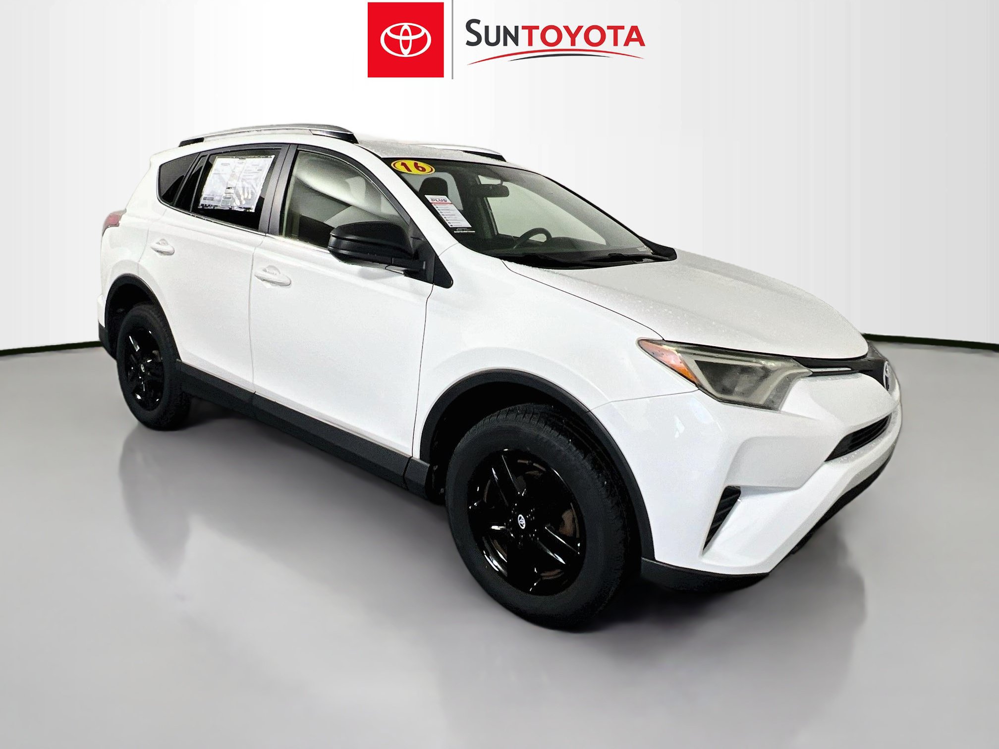 Used 2016 Toyota RAV4 LE FWD image 1