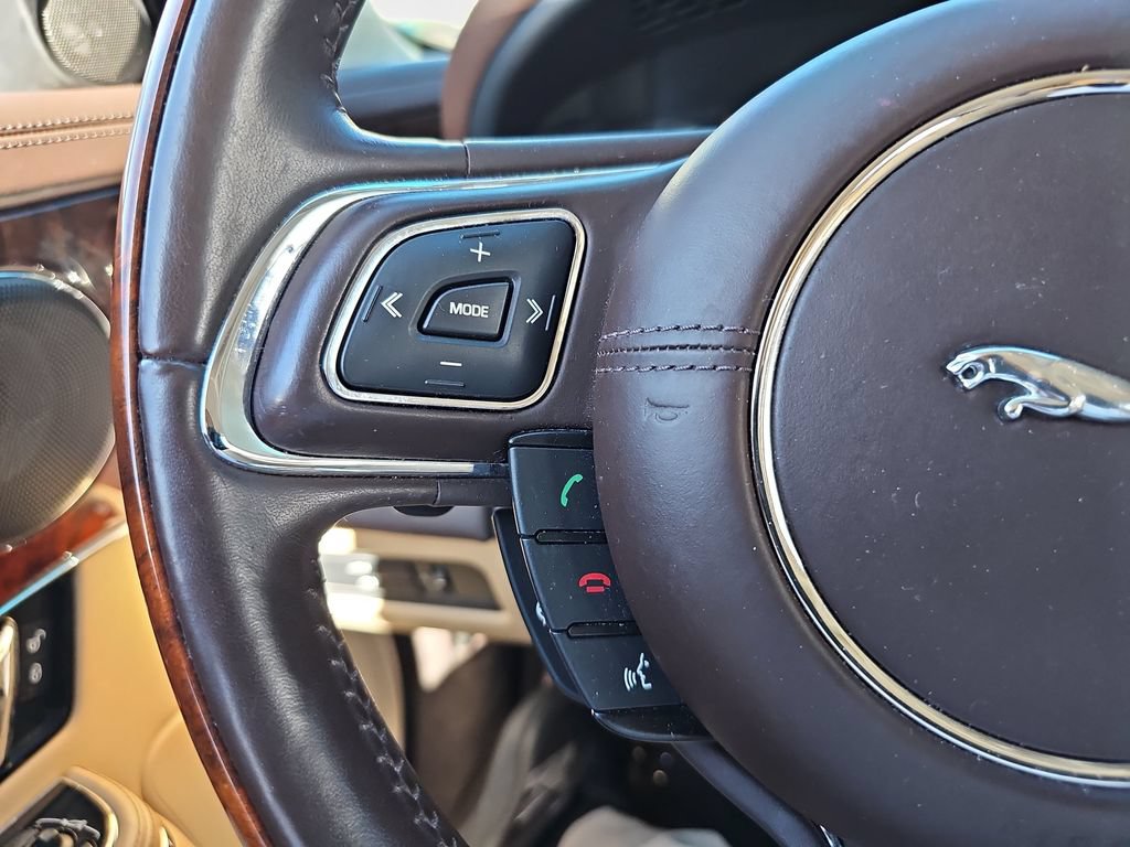 Used 2015 Jaguar XJ L Portfolio RWD image 11