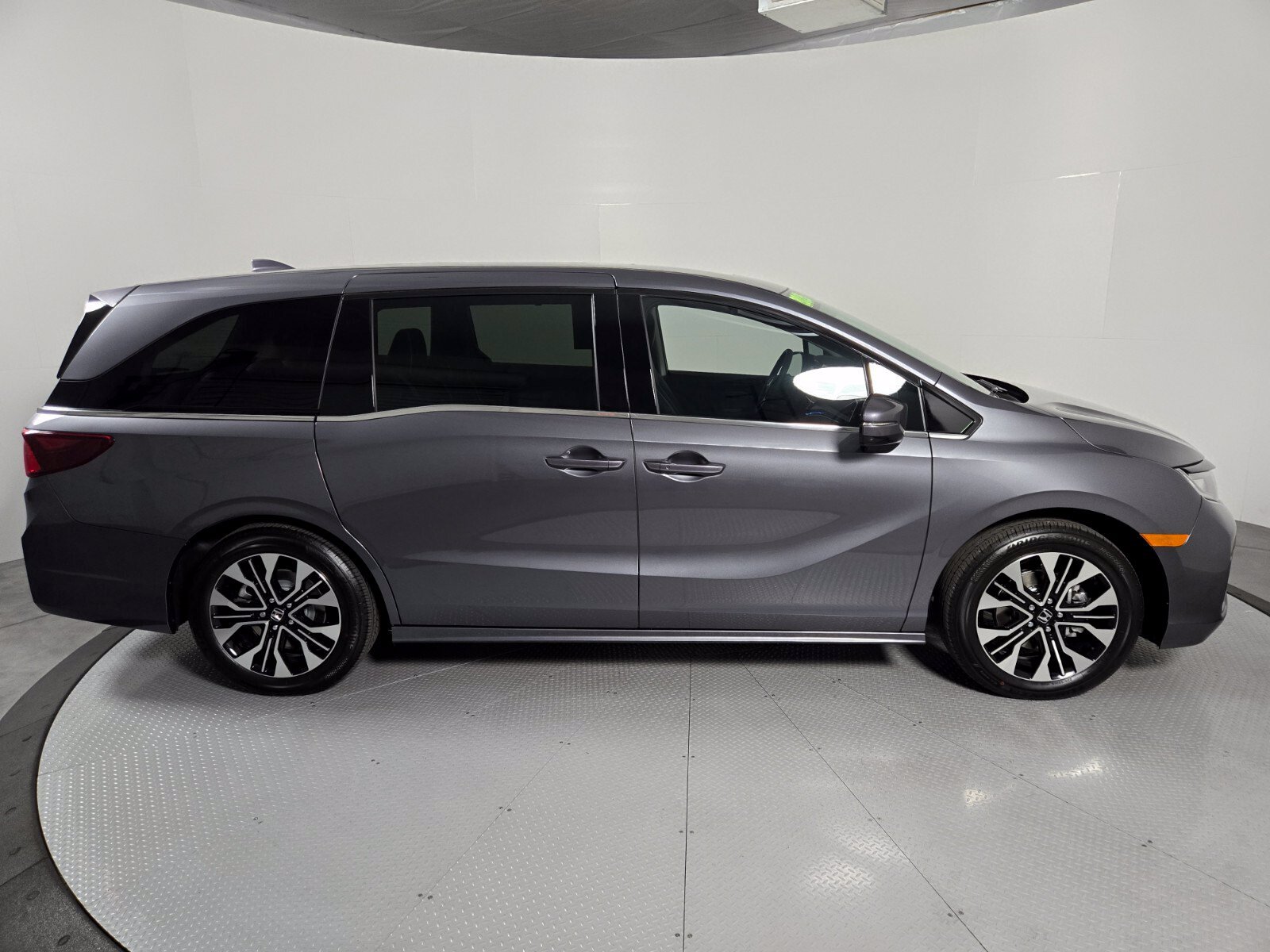 Used 2026 Honda Odyssey Elite image 3