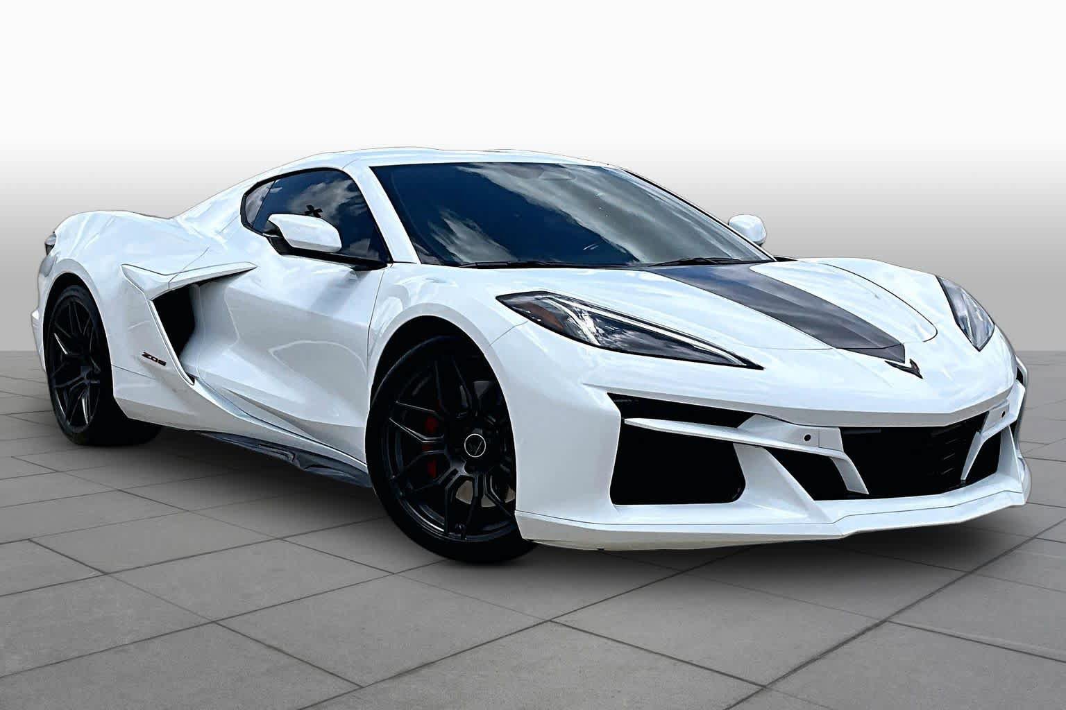 Used 2024 Chevrolet Corvette Z06 RWD image 3