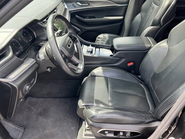 Certified 2022 Jeep Grand Cherokee Overland w/ Luxury Tech Group IV AWD/4WD image 10