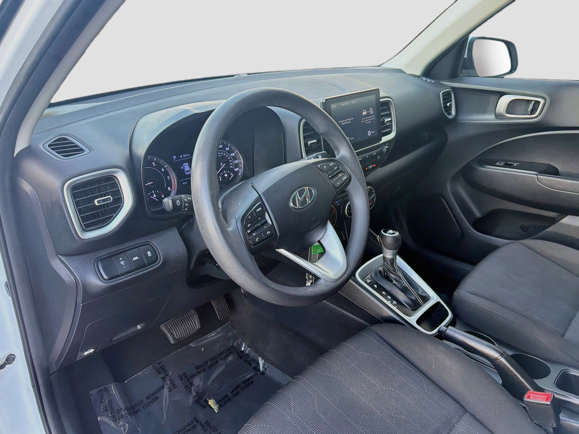Used 2022 Hyundai Venue SE w/ Cargo Package FWD image 7