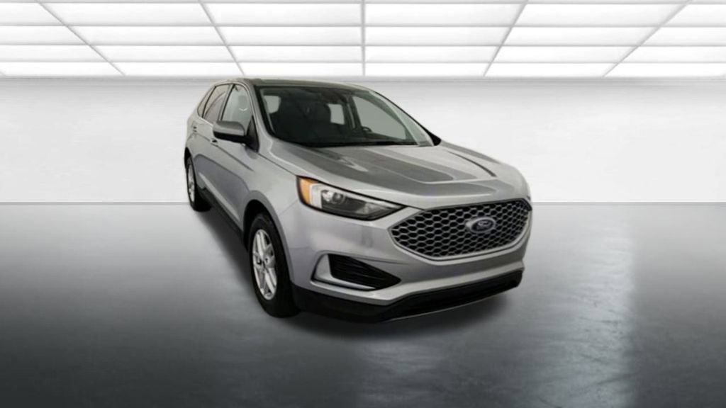 Used 2023 Ford Edge SEL image 2