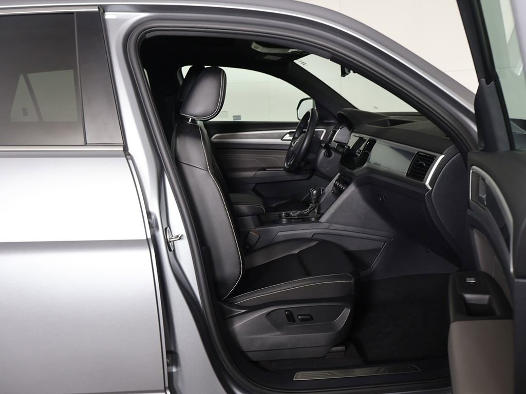 Used 2022 Volkswagen Atlas Cross Sport SEL R-Line image 33