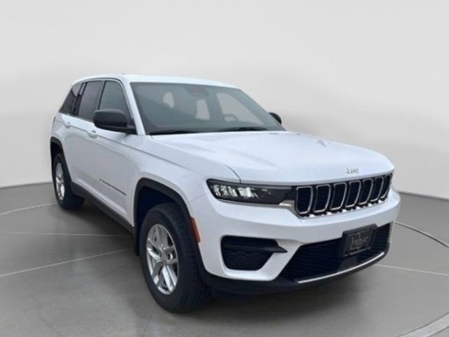 New 2025 Jeep Grand Cherokee Laredo w/ Luxury Tech Group I image 2