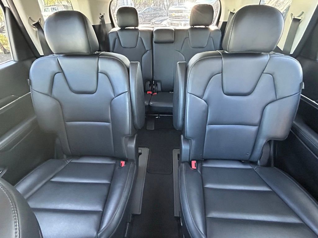 Used 2024 Kia Telluride S image 13
