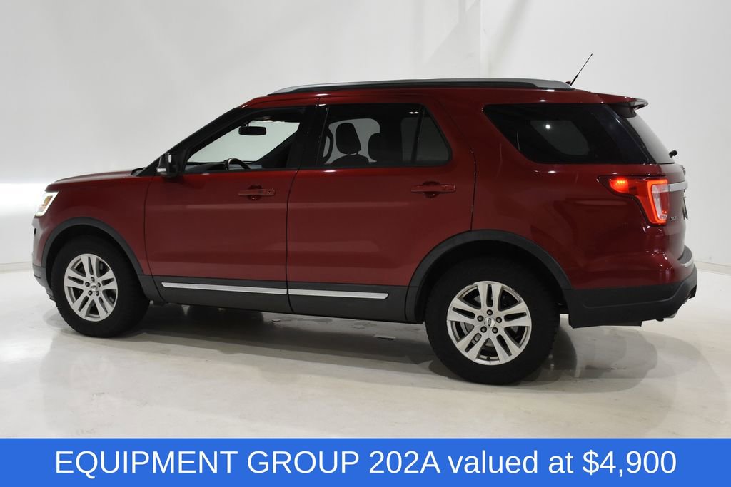 Used 2018 Ford Explorer XLT w/ Equipment Group 202A AWD/4WD image 3
