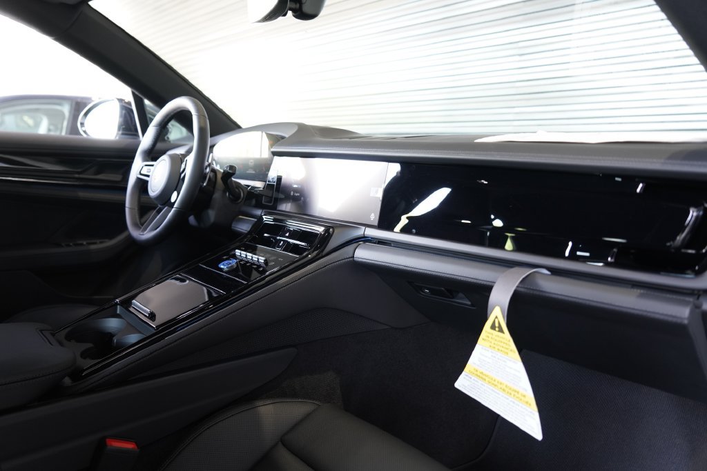 New 2026 Porsche Panamera RWD image 18