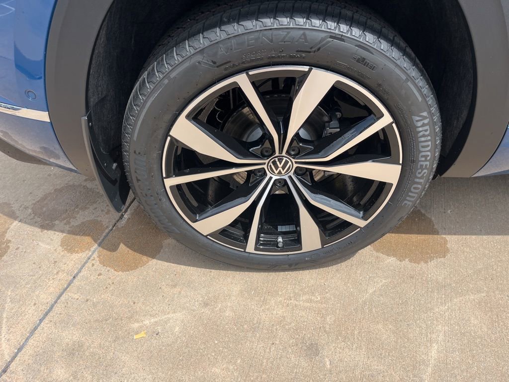 New 2025 Volkswagen Atlas Cross Sport SEL Premium R-Line AWD/4WD image 20