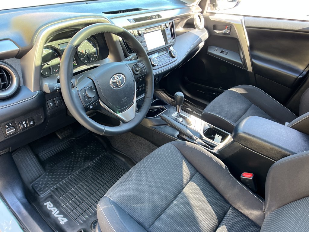 Used 2018 Toyota RAV4 XLE AWD/4WD image 10