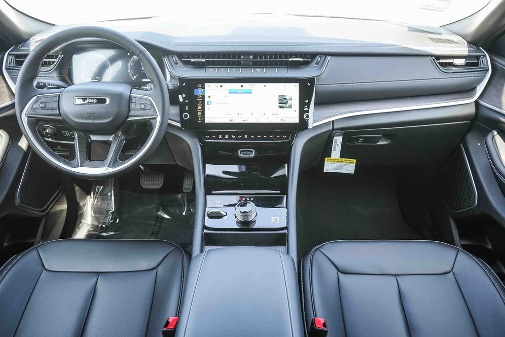New 2026 Jeep Grand Cherokee Limited w/ Limited Altitude Package AWD/4WD image 13