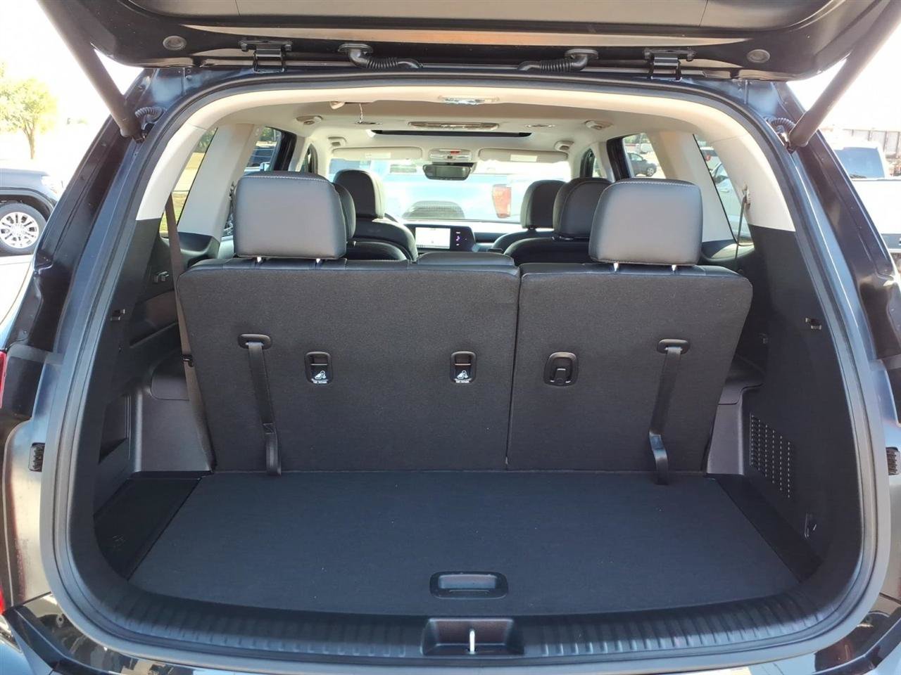 Used 2025 Kia Telluride S FWD image 6