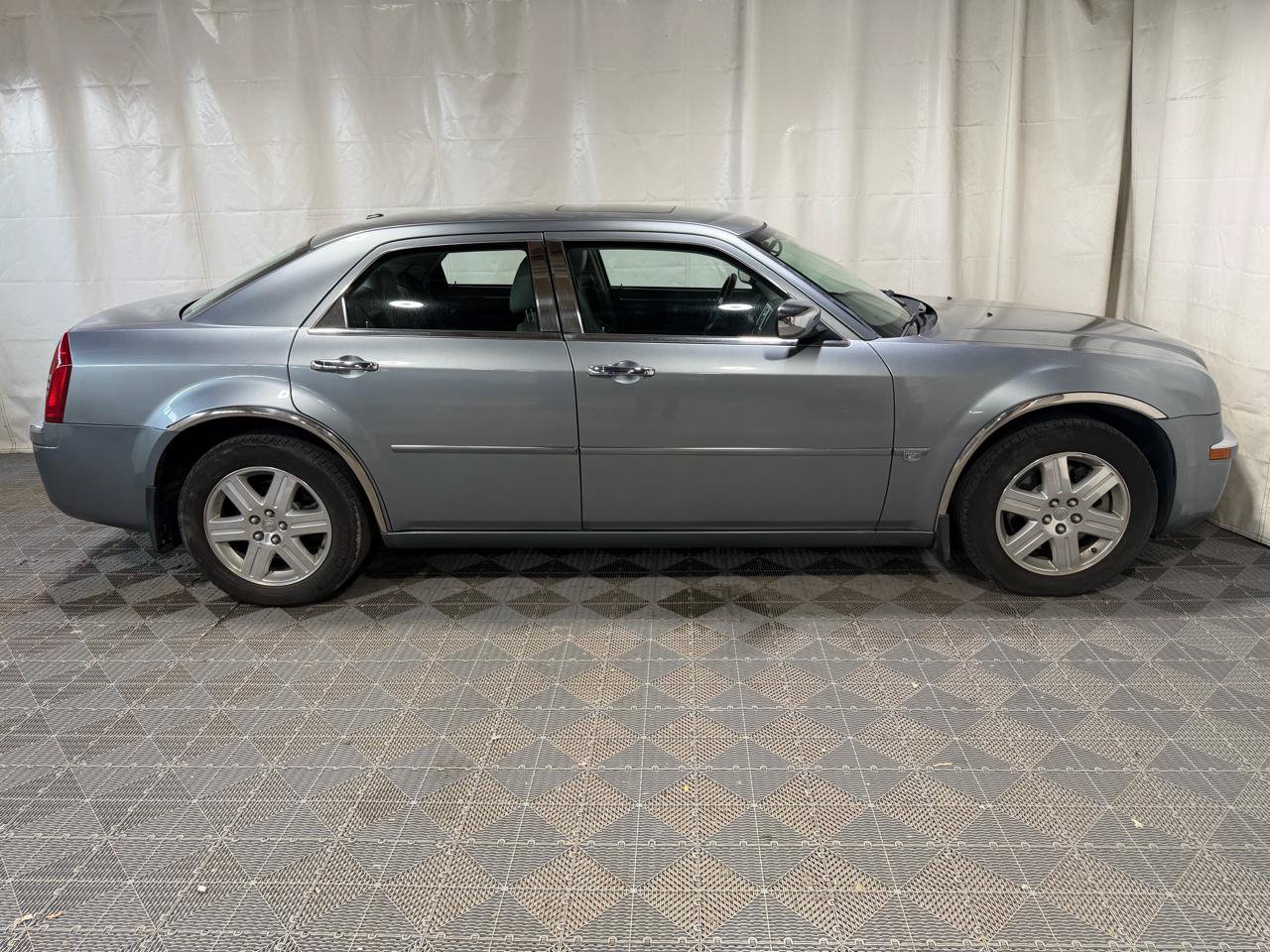 Used 2006 Chrysler 300 C w/ Navigation & Sound Group II AWD/4WD image 9
