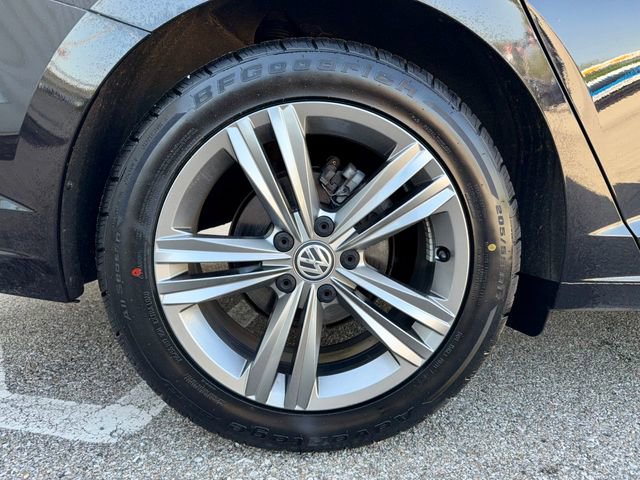 Used 2021 Volkswagen Jetta R-Line w/ R-Line Cold Weather Package FWD image 30
