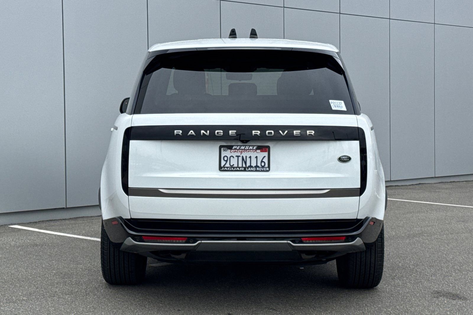 Used 2023 Land Rover Range Rover SE image 4