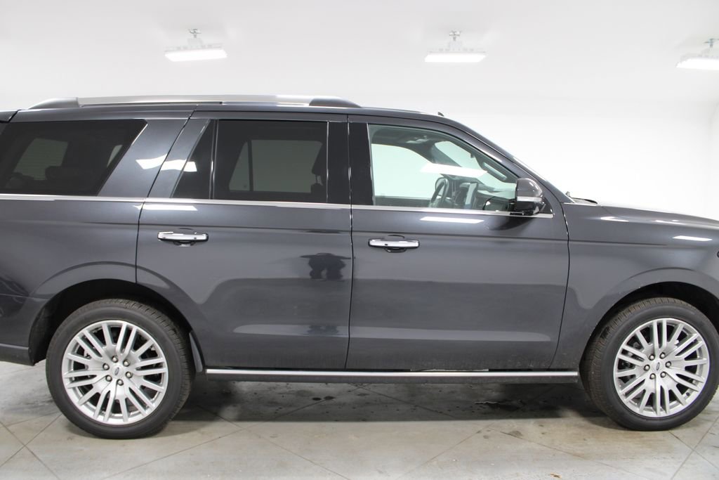 Used 2024 Ford Expedition Limited image 11