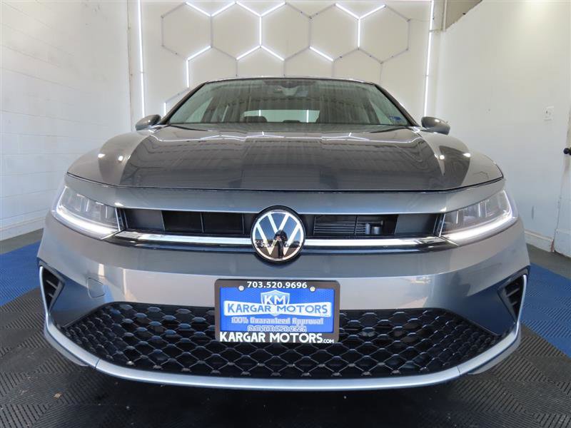 Used 2026 Volkswagen Jetta SE FWD image 2