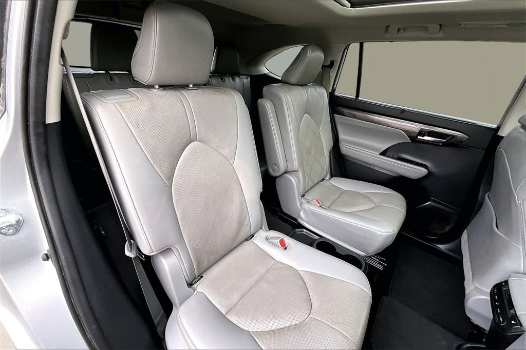 Used 2021 Toyota Highlander Platinum image 27