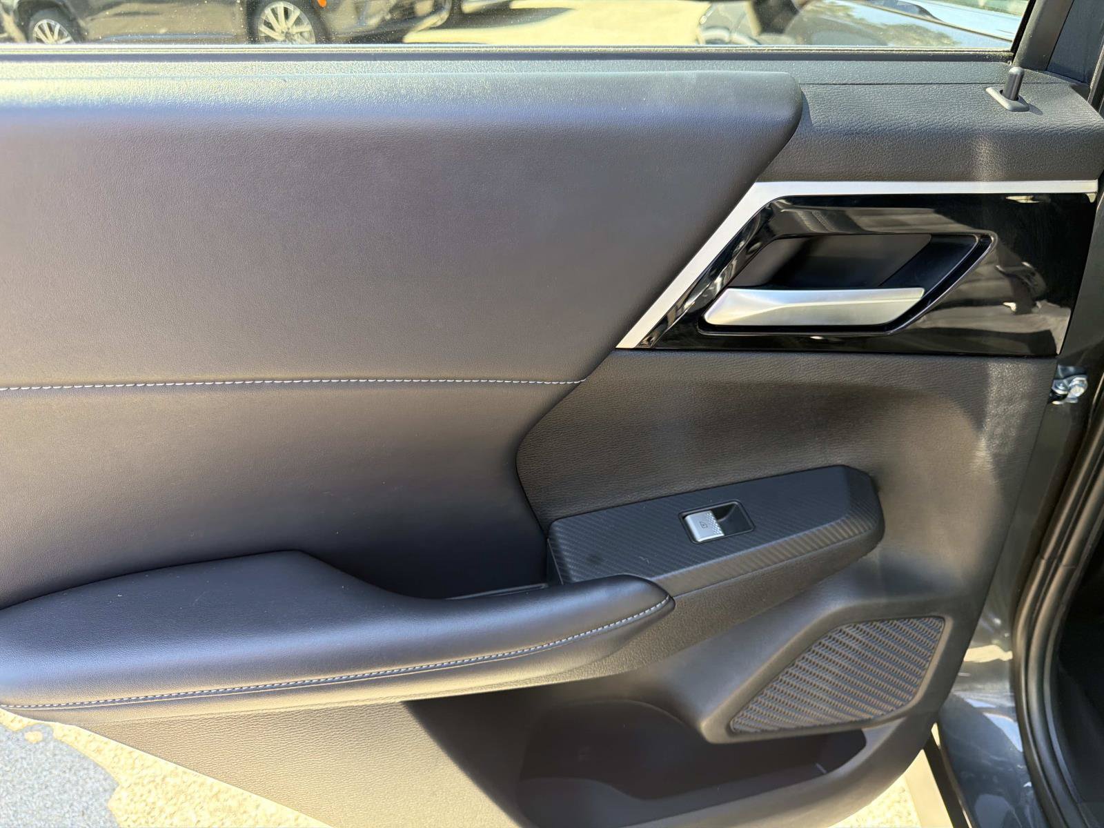 Used 2024 Mitsubishi Outlander FWD image 8