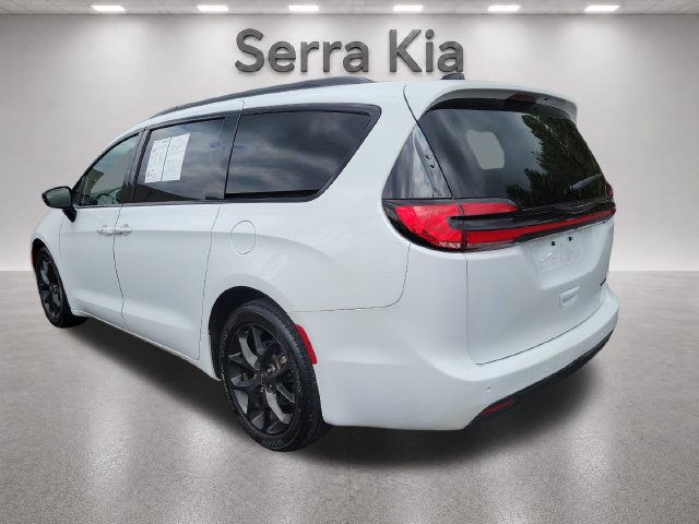Used 2025 Chrysler Pacifica Limited FWD image 3