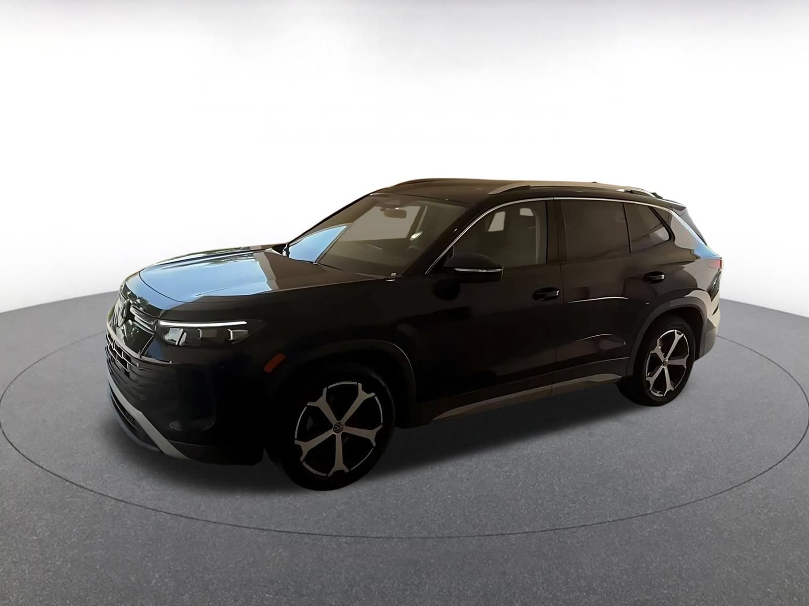 Used 2026 Volkswagen Tiguan SE FWD image 4