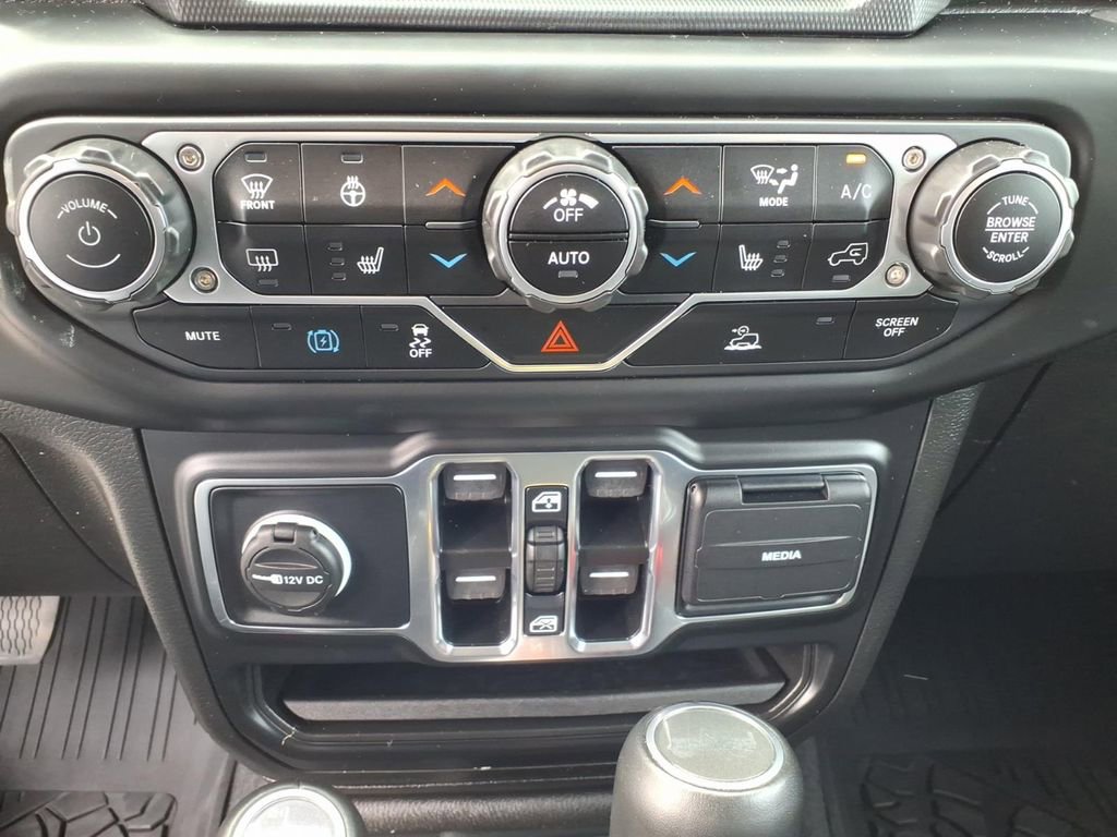 Used 2023 Jeep Wrangler Unlimited Sahara w/ Cold Weather Group AWD/4WD image 8