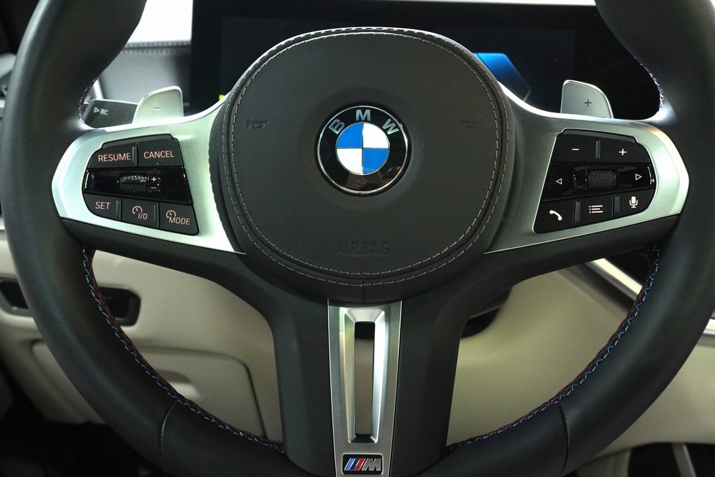 Used 2025 BMW X7 M60i image 19