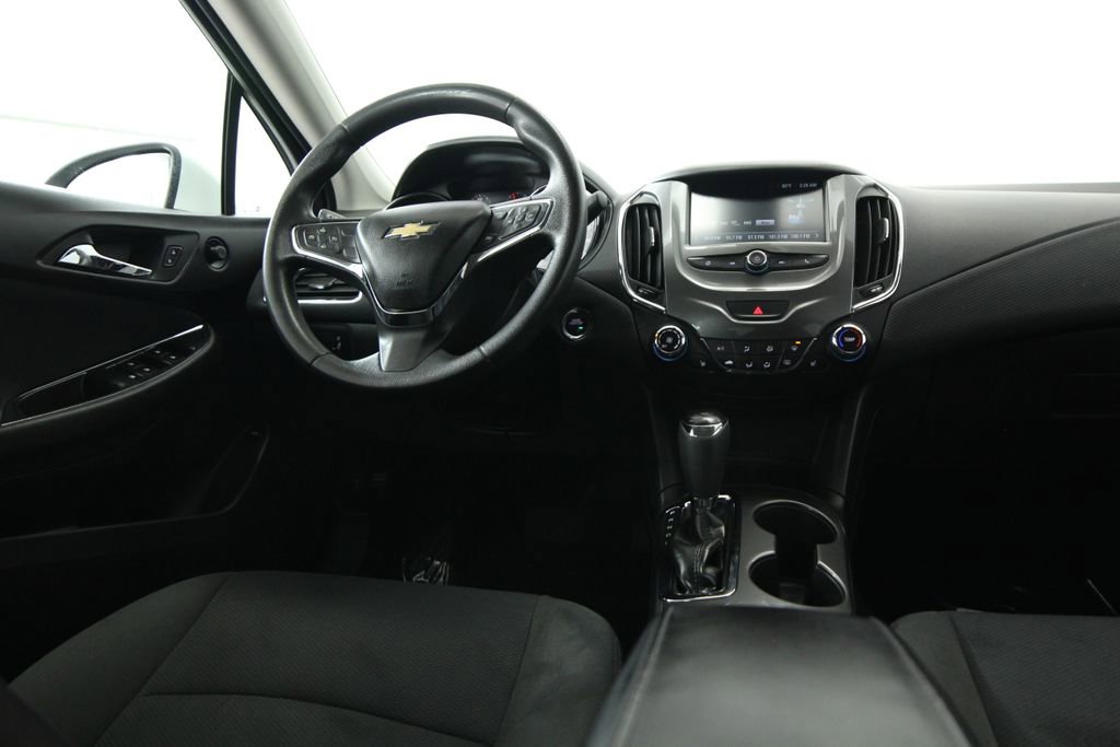 Used 2017 Chevrolet Cruze LT w/ Convenience Package FWD image 10