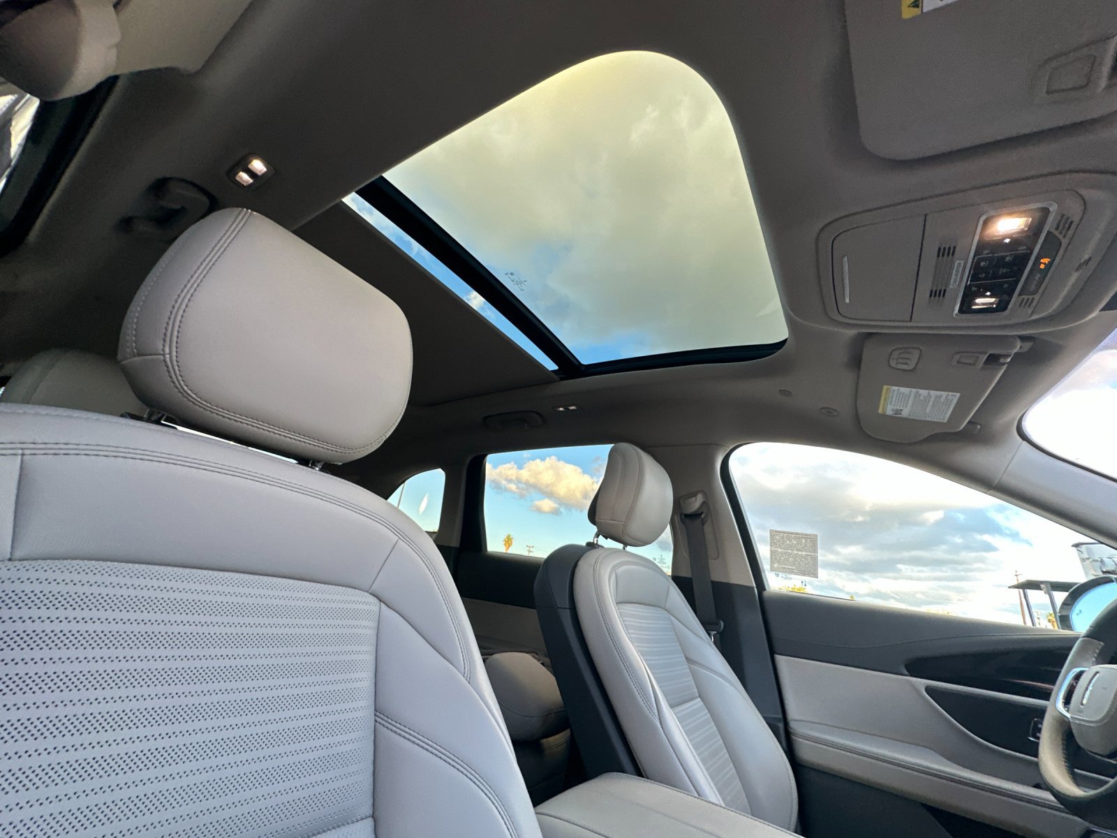 Certified 2025 Lincoln Nautilus Reserve w/ Jet Appearance Package image 18