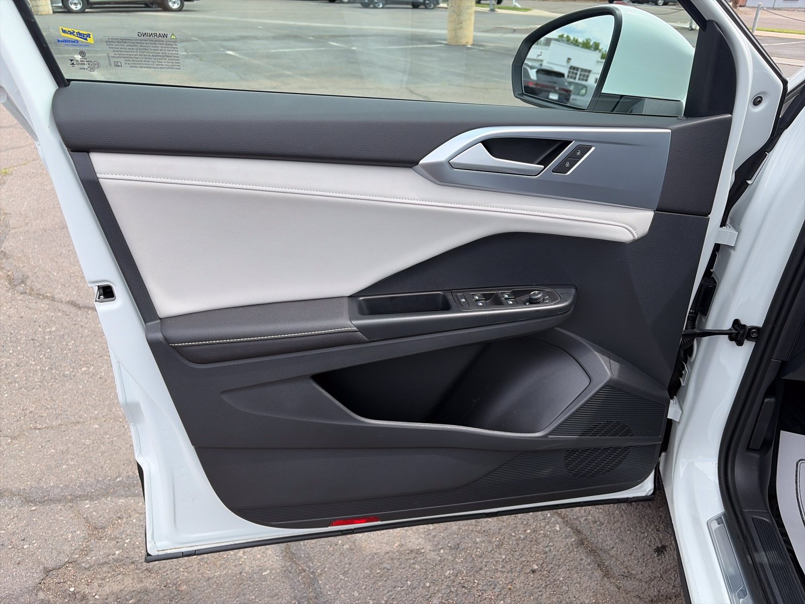 Certified 2025 Volkswagen Taos SE AWD/4WD image 14