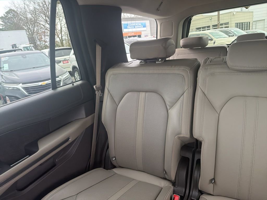 Used 2020 Ford Expedition Limited image 13