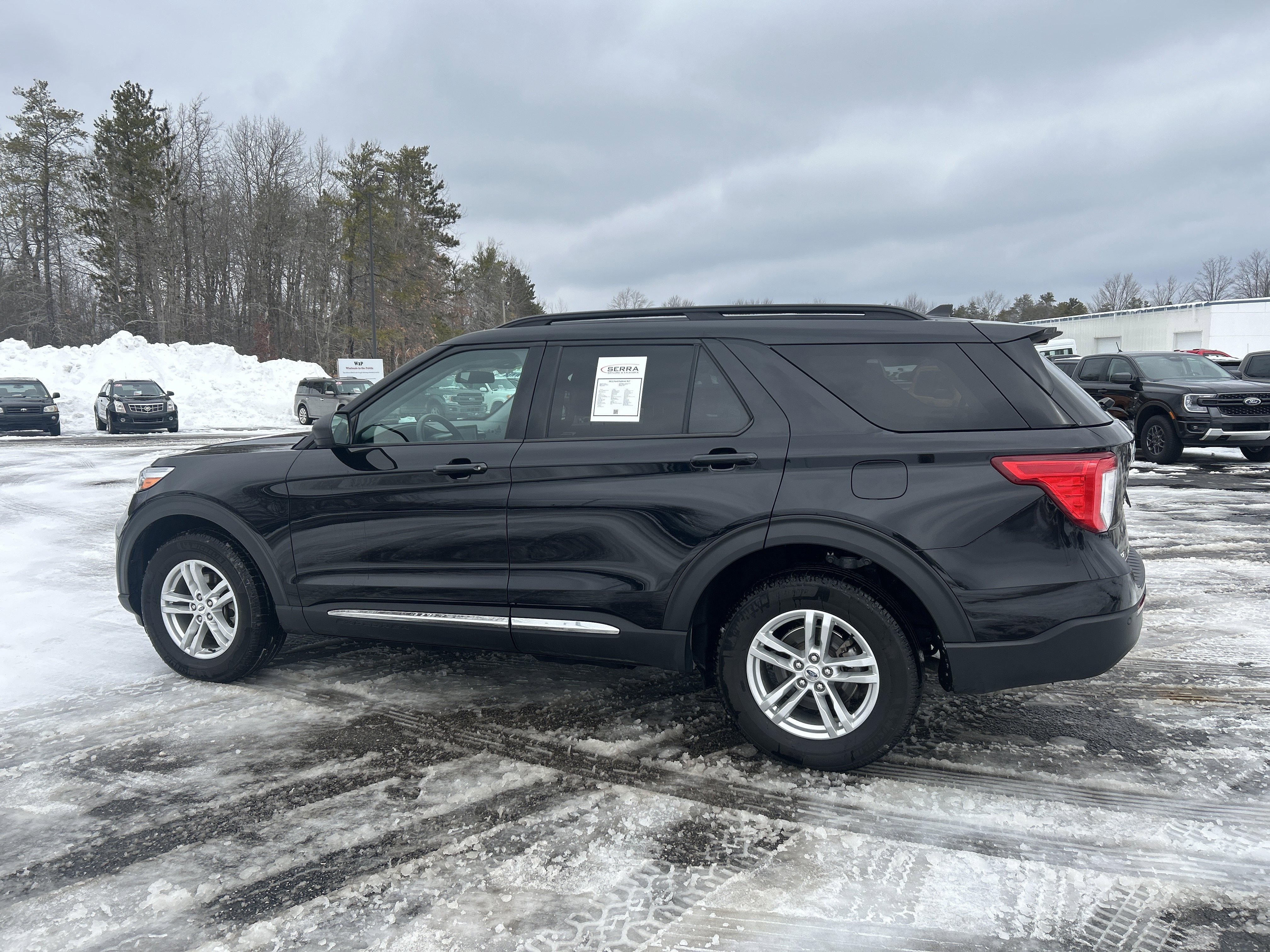 Used 2022 Ford Explorer XLT image 5