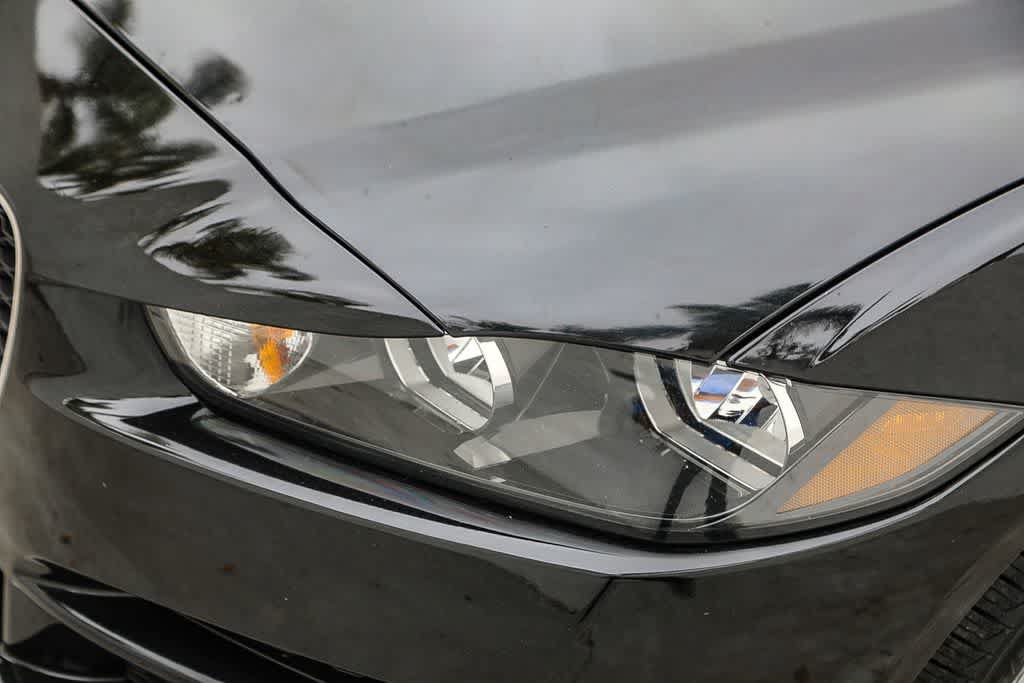 Used 2018 Jaguar XE Premium AWD/4WD image 7