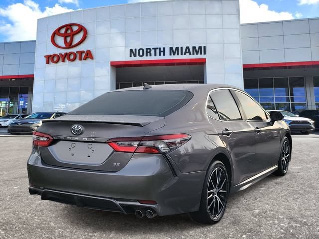 Used 2024 Toyota Camry SE w/ Cold Weather Package FWD image 4