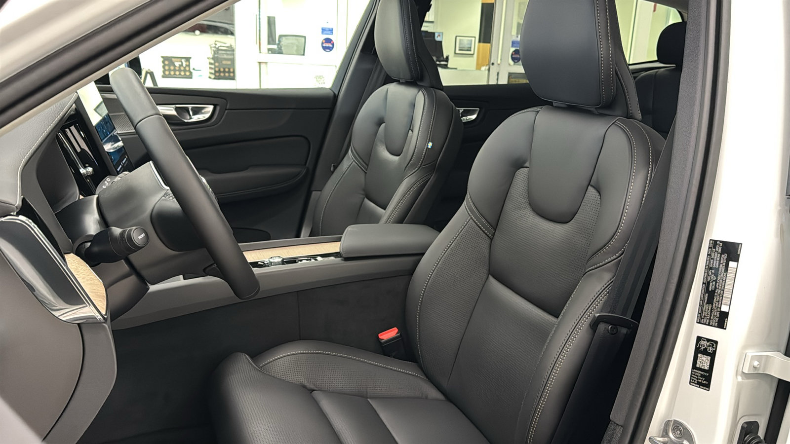 New 2026 Volvo XC60 B5 Ultra w/ Protection Package Premier AWD/4WD image 23