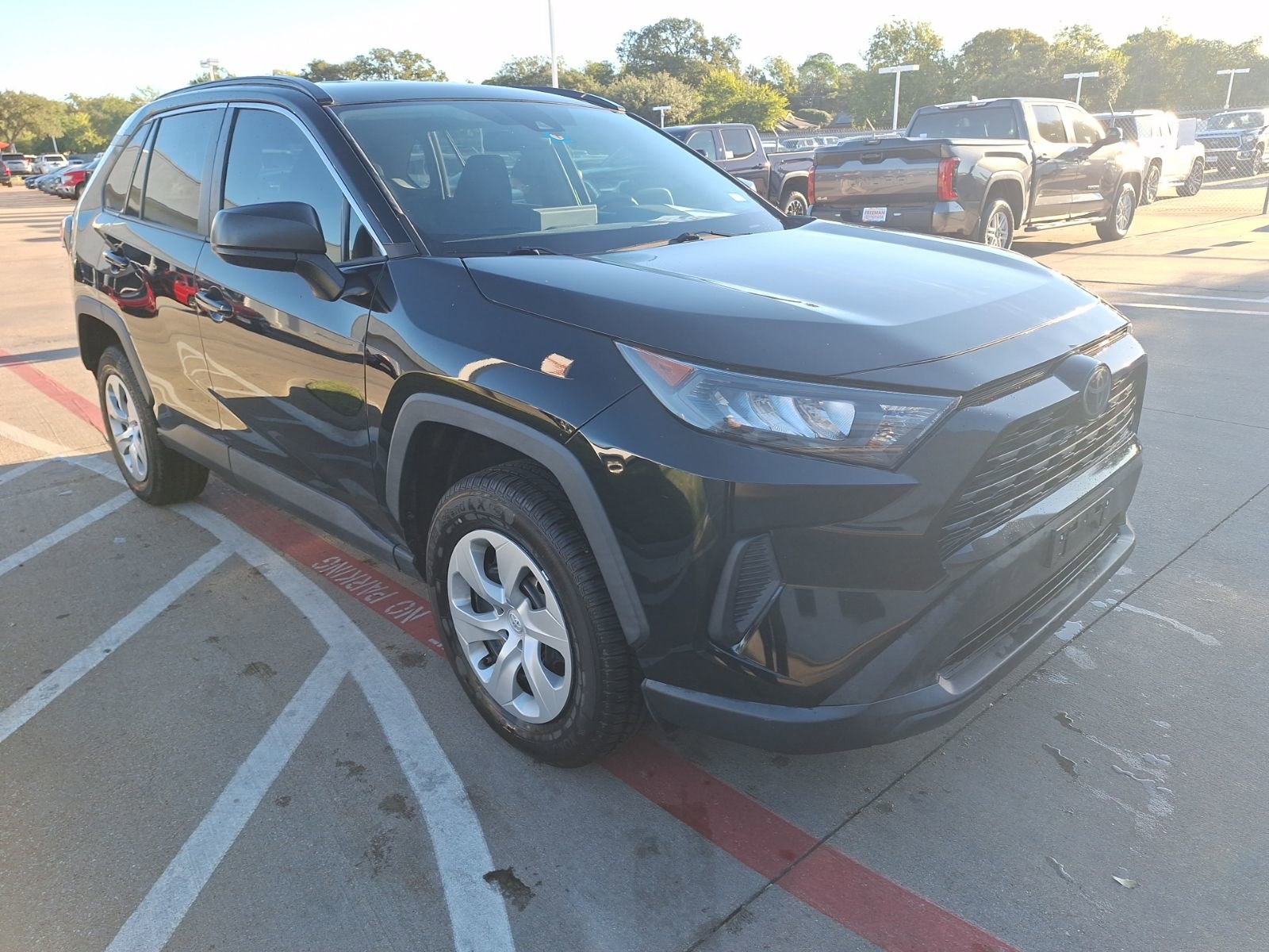 Used 2020 Toyota RAV4 LE image 8