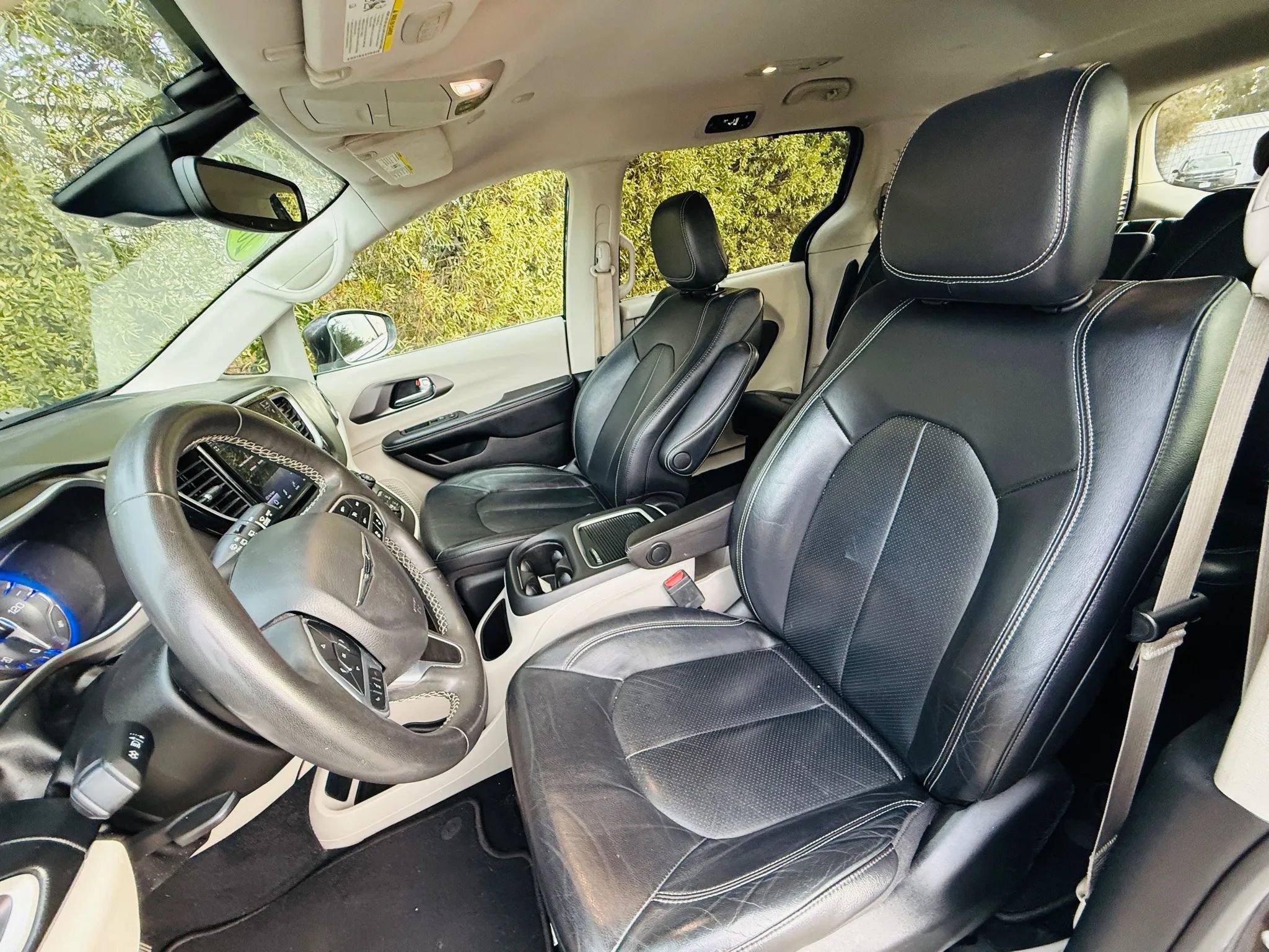 Used 2022 Chrysler Pacifica Touring-L FWD image 36
