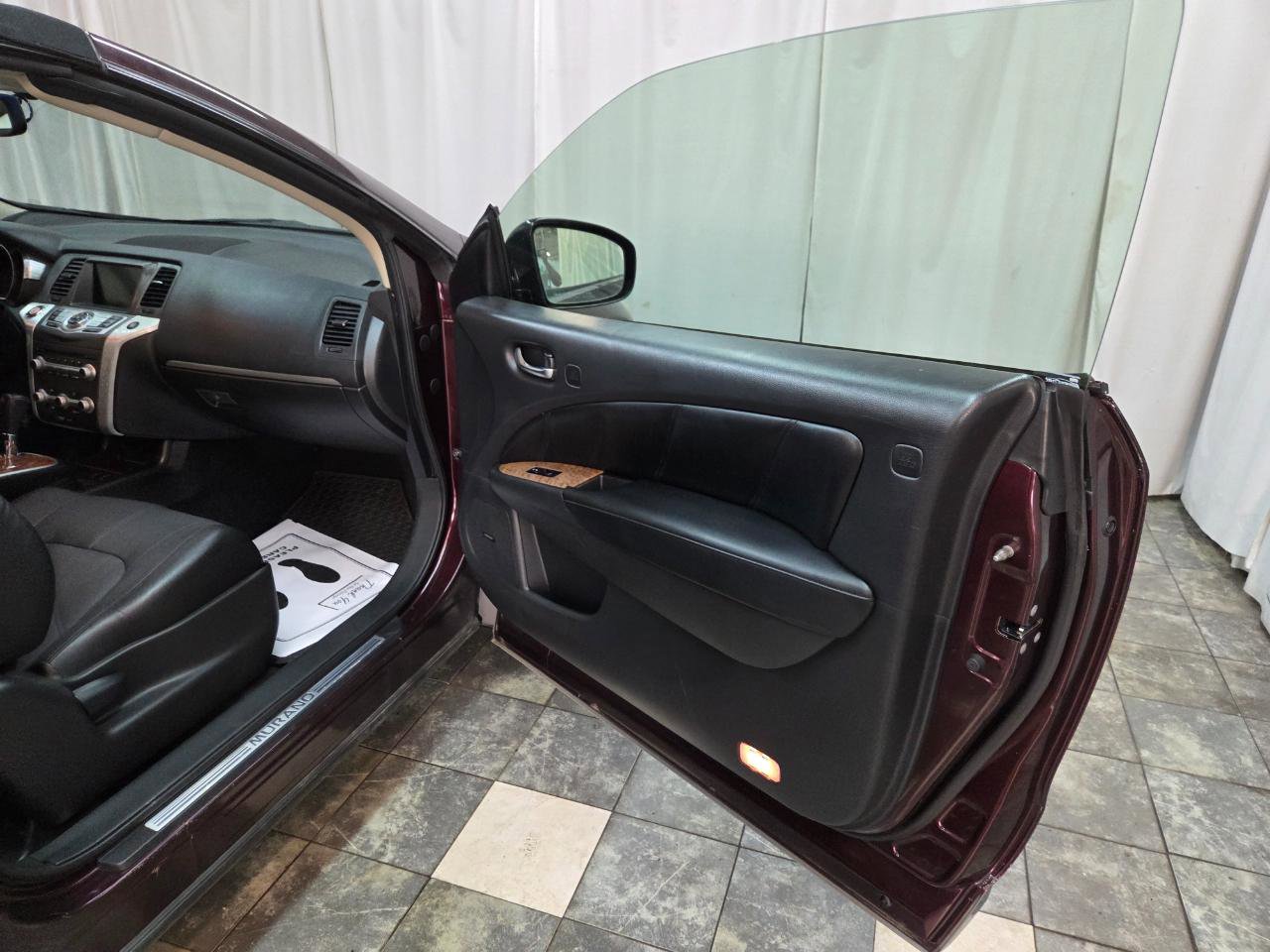 Used 2014 Nissan Murano CrossCabriolet w/ Navigation Package AWD/4WD image 11