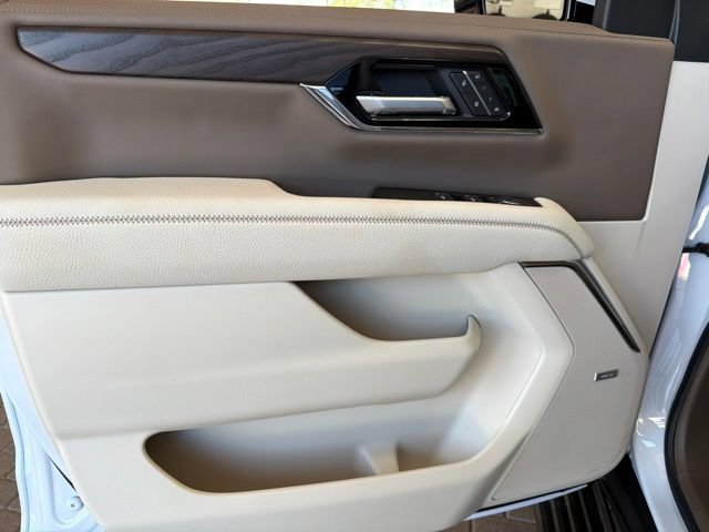 New 2026 GMC Yukon XL Denali w/ Denali Reserve Package AWD/4WD image 13