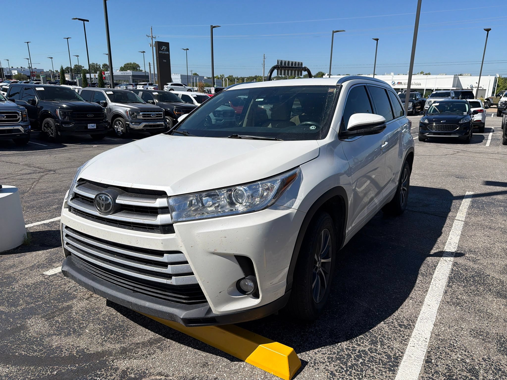 Used 2017 Toyota Highlander XLE FWD image 1