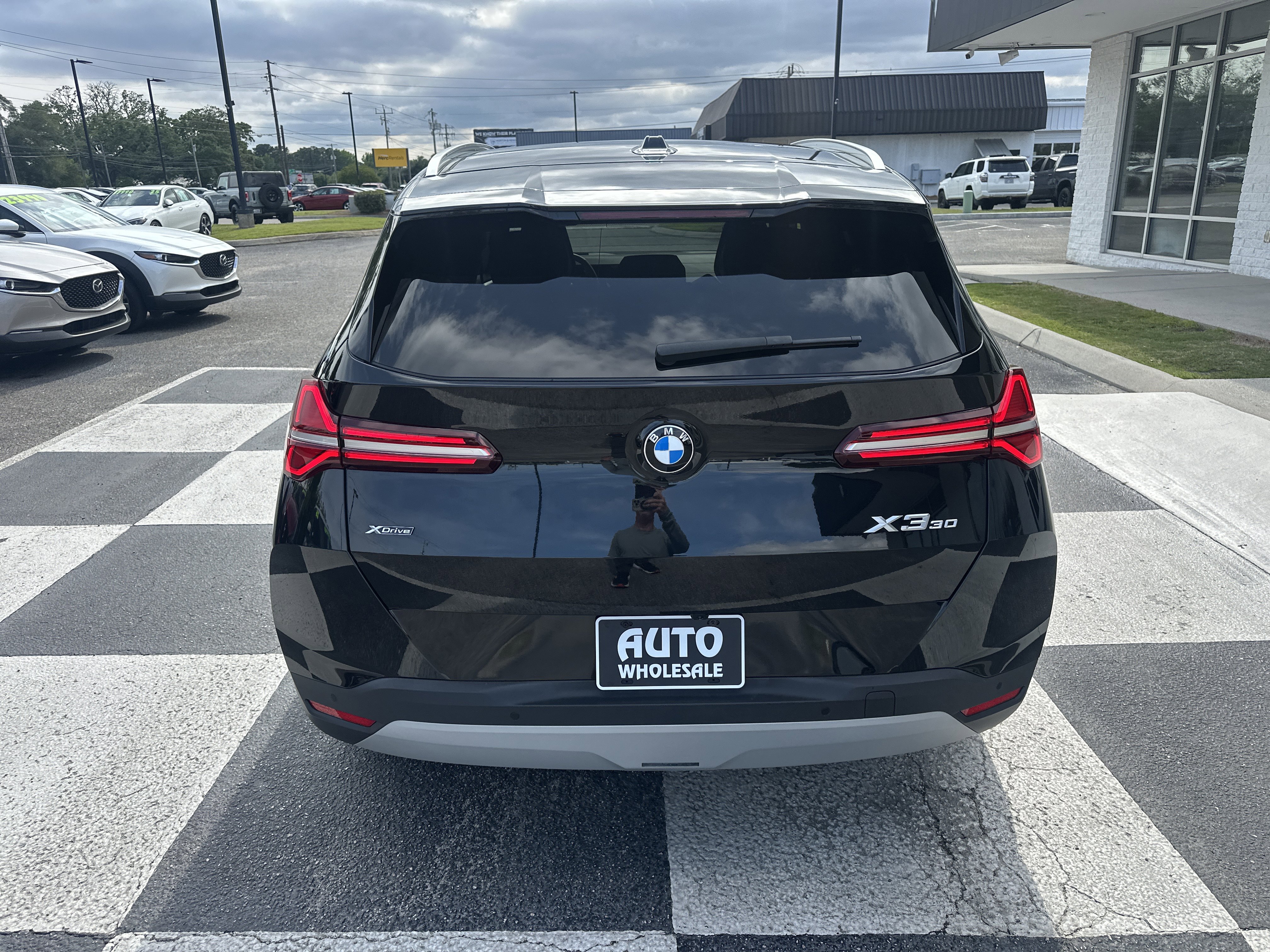 Used 2025 BMW X3 xDrive30i w/ Premium Package AWD/4WD image 4