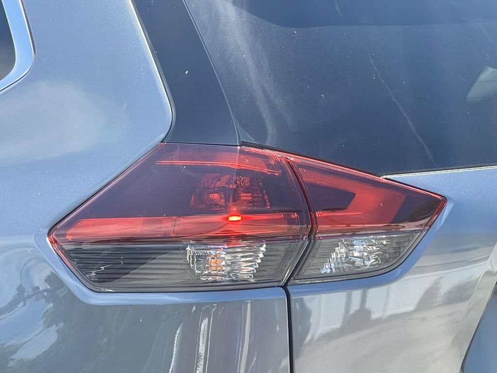 Used 2020 Nissan Rogue SV AWD/4WD image 9